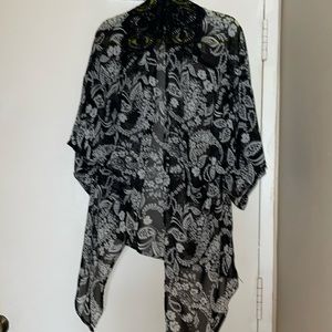 NWOT Nine Britton Lace adorned Black & White Duster Cover Up
